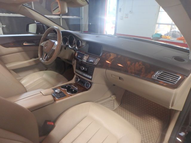 2012 Mercedes-Benz CLS 550 4MATIC UNIQUE COLOR SPORTY & LUXURIOUS