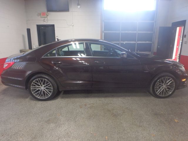 2012 Mercedes-Benz CLS 550 4MATIC UNIQUE COLOR SPORTY & LUXURIOUS