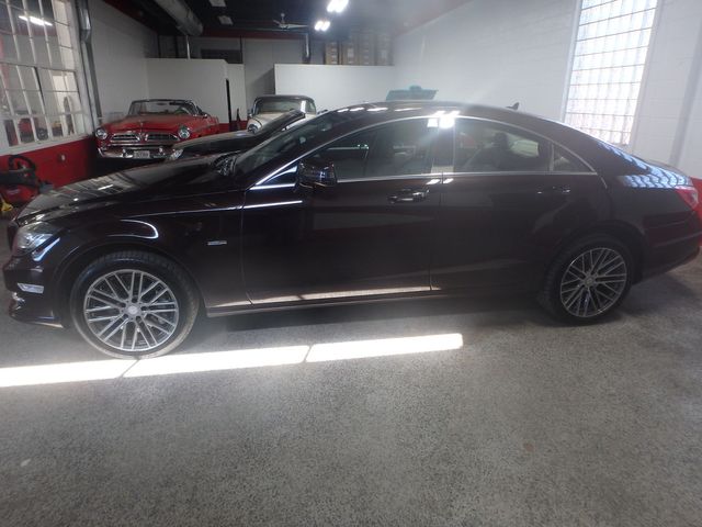 2012 Mercedes-Benz CLS 550 4MATIC UNIQUE COLOR SPORTY & LUXURIOUS