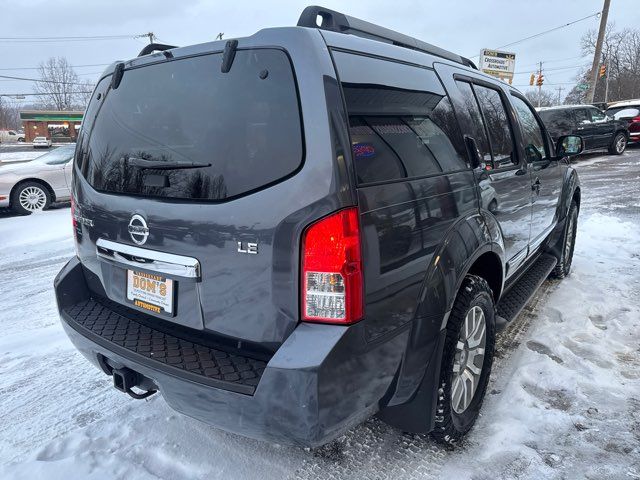 2012 Nissan Pathfinder LE