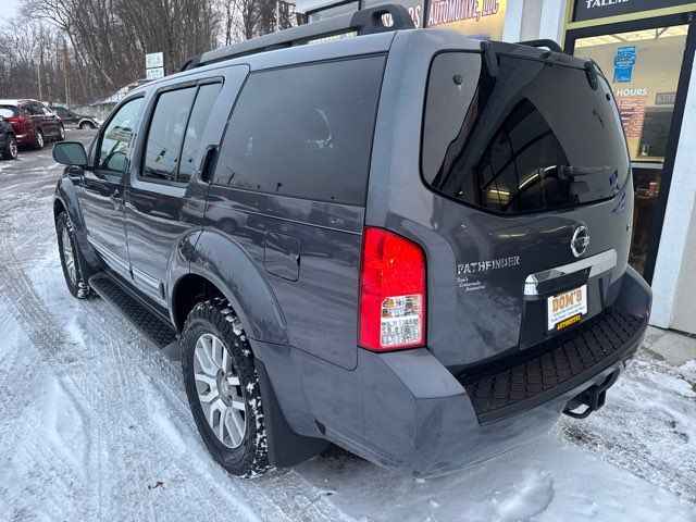 2012 Nissan Pathfinder LE