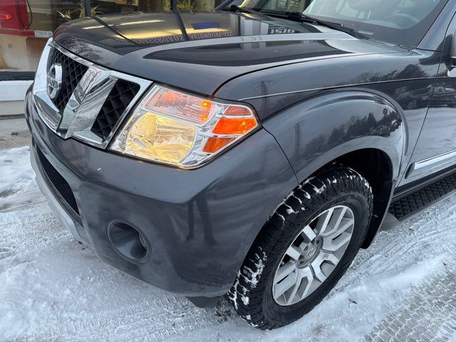 2012 Nissan Pathfinder LE