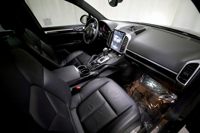 2012 Porsche Cayenne S | Burbank, California | MDK International 2012 Porsche Cayenne S | Burbank, California | MDK International