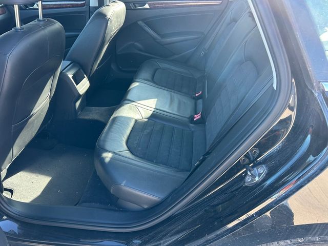 2012 Volkswagen Passat SEL