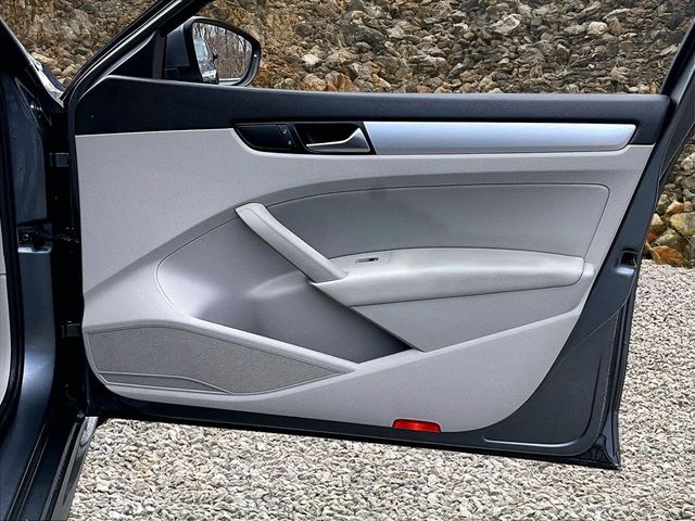 2012 Volkswagen Passat SE