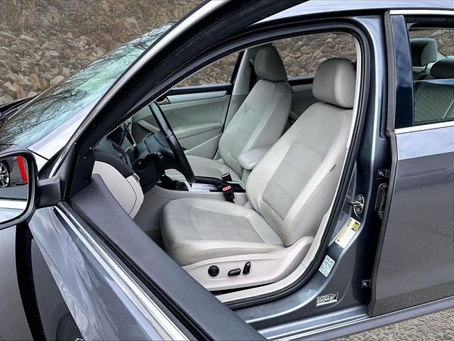 2012 Volkswagen Passat SE