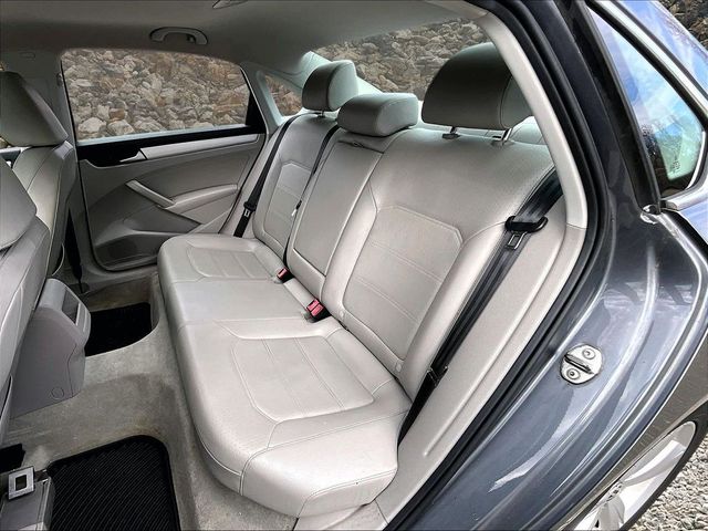 2012 Volkswagen Passat SE