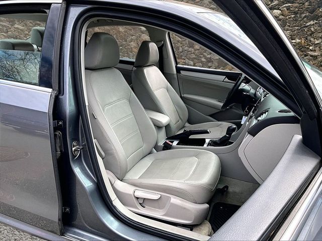 2012 Volkswagen Passat SE