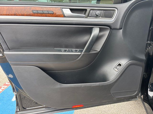 2012 Volkswagen Touareg TDI Sport | San Antonio, TX | Clear Choice Automotive South