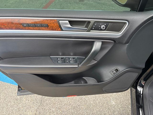 2012 Volkswagen Touareg TDI Sport | San Antonio, TX | Clear Choice Automotive South