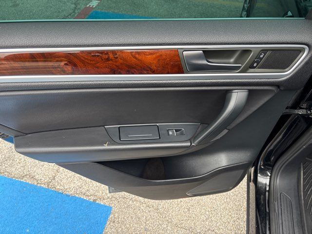 2012 Volkswagen Touareg TDI Sport | San Antonio, TX | Clear Choice Automotive South 2012 Volkswagen Touareg TDI Sport | San Antonio, TX | Clear Choice Automotive South
