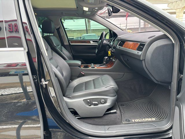 2012 Volkswagen Touareg TDI Sport | San Antonio, TX | Clear Choice Automotive South
