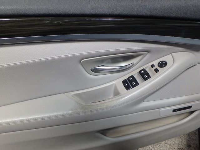 2013 BMW X-DRIVE, SERVICED, SMOOTH, WELL MAINTAINED AND SOLID.