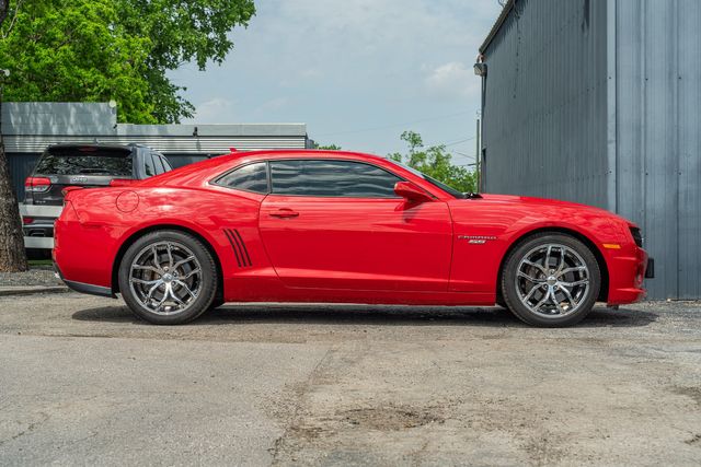 2013 Chevrolet Camaro SS / 2SS PKG / 6.2L V8 / LEATHER / NAVIGATION | Austin, TX | Rocky Mountain Truck Stop Austin