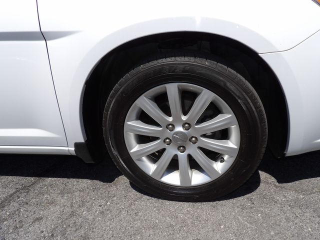 2013 Chrysler 200 Touring | Dalton, GA | Paniagua Auto Mall 2013 Chrysler 200 Touring | Dalton, GA | Paniagua Auto Mall