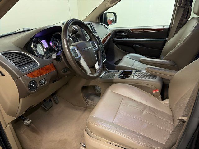 2013 Chrysler Town and Country Touring-L