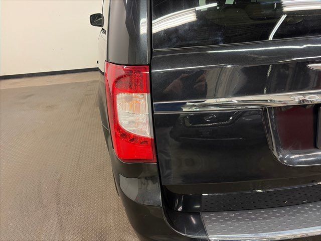 2013 Chrysler Town and Country Touring-L