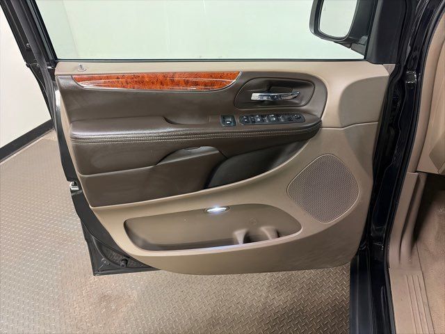 2013 Chrysler Town and Country Touring-L