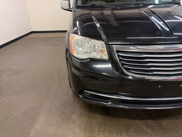 2013 Chrysler Town and Country Touring-L