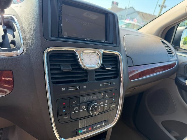 2013 Chrysler Town and Country Touring | Nashville, TN | Auto Mart Used Cars Inc.