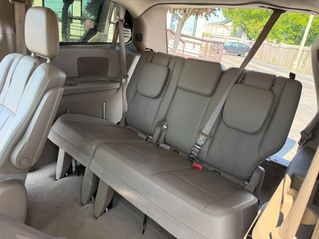 2013 Chrysler Town and Country Touring | Nashville, TN | Auto Mart Used Cars Inc.