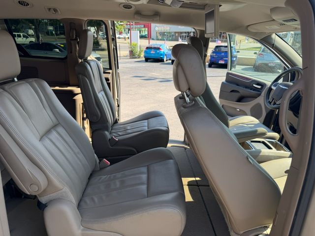 2013 Chrysler Town and Country Touring | Nashville, TN | Auto Mart Used Cars Inc.