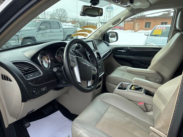 2013 Chrysler Town and Country Touring-L | Ontario, OH | New Haven Auto Sales