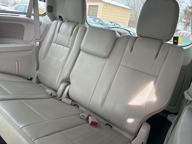 2013 Chrysler Town and Country Touring-L | Ontario, OH | New Haven Auto Sales