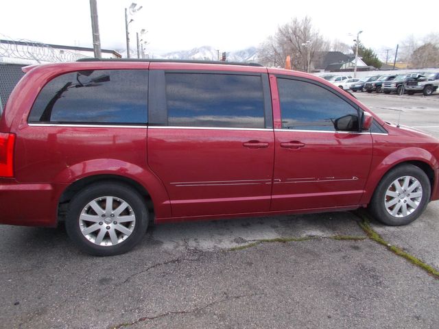 2013 Chrysler Town and Country Touring