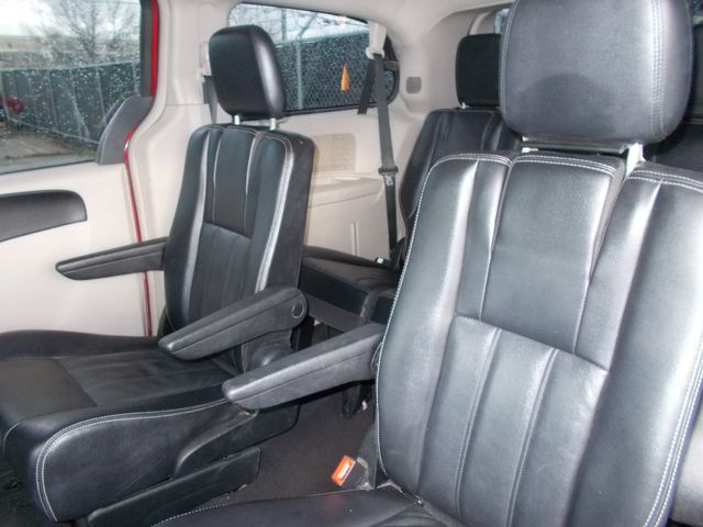 2013 Chrysler Town and Country Touring