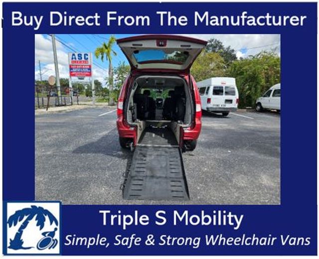 2013 Chrysler Town And Country Touring-L Wheelchair Van Handicap Ramp Van  | Pinellas Park, Florida | Triple S Mobility, Inc