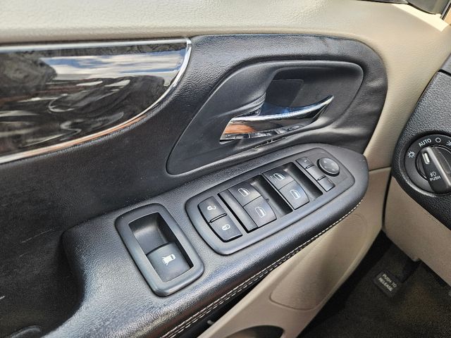 2013 Chrysler Town and Country Touring-L Wheelchair Van Handicap Ramp Van
