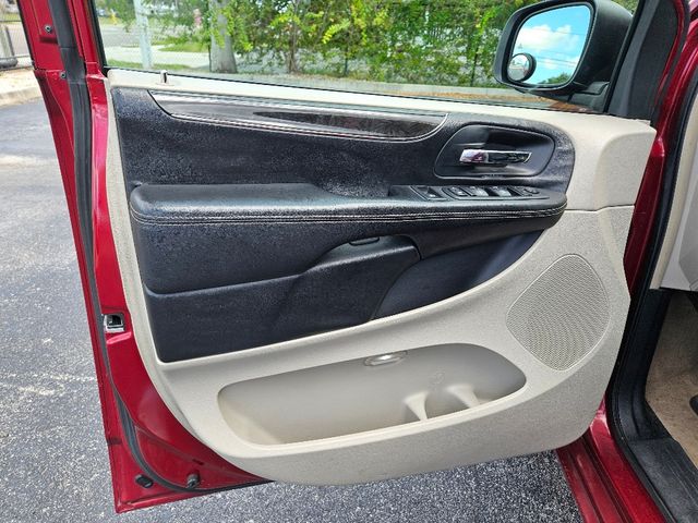 2013 Chrysler Town and Country Touring-L Wheelchair Van Handicap Ramp Van