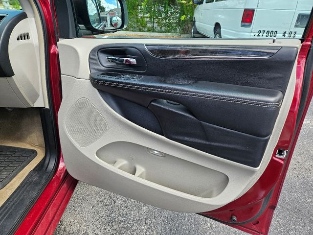 2013 Chrysler Town and Country Touring-L Wheelchair Van Handicap Ramp Van