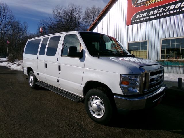 2013 Ford E-Series 12 Pass. E-350 SD XLT