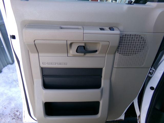 2013 Ford E-Series 12 Pass. E-350 SD XLT