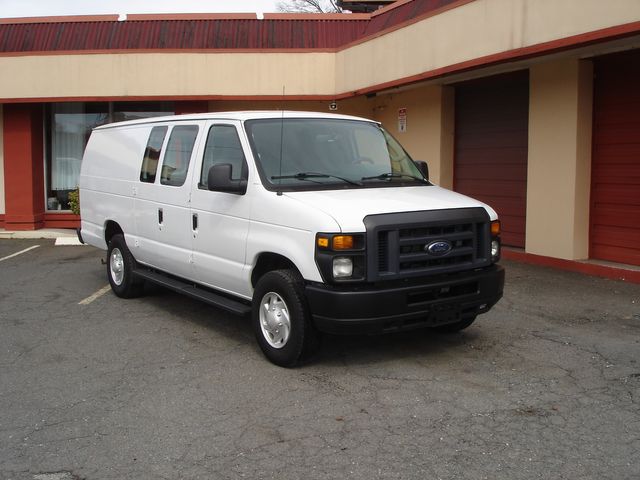 2013 Ford E-Series E-350 SD | Charlotte, North Carolina | ADVENTURE VANS 2013 Ford E-Series E-350 SD | Charlotte, North Carolina | ADVENTURE VANS