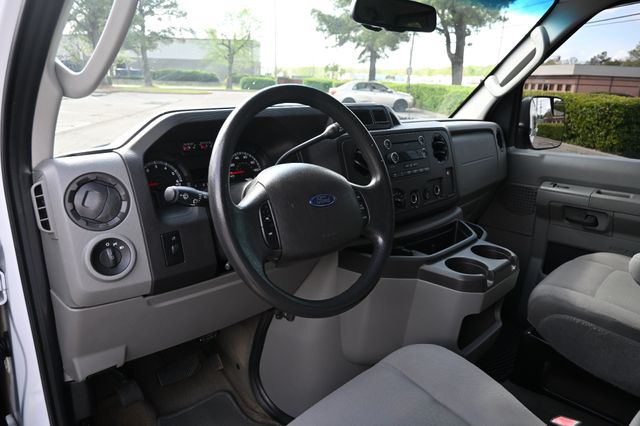 2013 Ford E-Series E-350 SD XLT