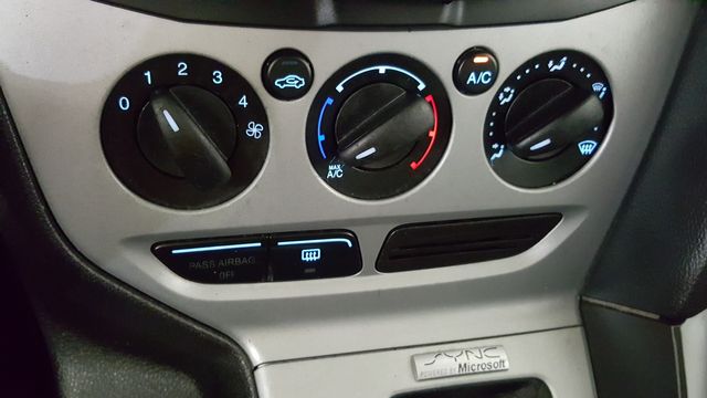 2013 Ford Focus SE | Carrollton, TX | Legend Motorcars of Carrollton