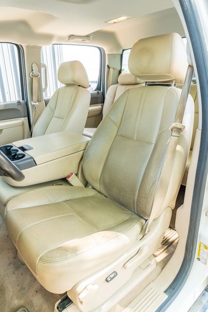 2013 GMC Sierra 1500 SLE White Diamond Edition / WELL SERVICED / RWD | Austin, TX | Rocky Mountain Truck Stop Austin 2013 GMC Sierra 1500 SLE White Diamond Edition / WELL SERVICED / RWD | Austin, TX | Rocky Mountain Truck Stop Austin