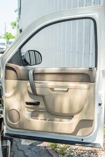 2013 GMC Sierra 1500 SLE White Diamond Edition / WELL SERVICED / RWD | Austin, TX | Rocky Mountain Truck Stop Austin 2013 GMC Sierra 1500 SLE White Diamond Edition / WELL SERVICED / RWD | Austin, TX | Rocky Mountain Truck Stop Austin