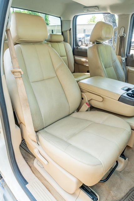 2013 GMC Sierra 1500 SLE White Diamond Edition / WELL SERVICED / RWD | Austin, TX | Rocky Mountain Truck Stop Austin 2013 GMC Sierra 1500 SLE White Diamond Edition / WELL SERVICED / RWD | Austin, TX | Rocky Mountain Truck Stop Austin