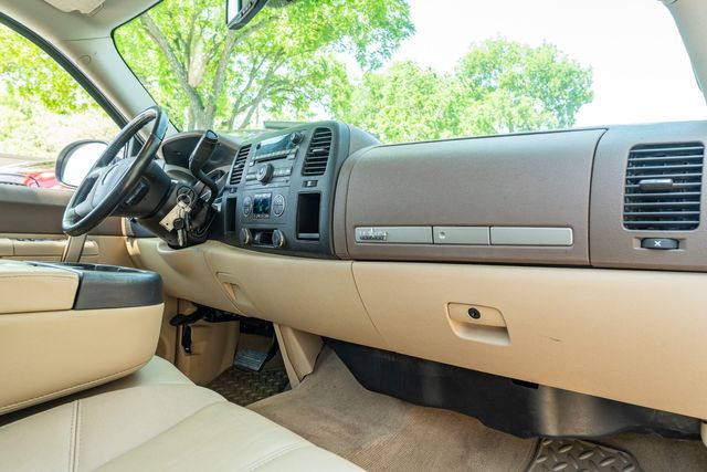 2013 GMC Sierra 1500 SLE White Diamond Edition / WELL SERVICED / RWD | Austin, TX | Rocky Mountain Truck Stop Austin 2013 GMC Sierra 1500 SLE White Diamond Edition / WELL SERVICED / RWD | Austin, TX | Rocky Mountain Truck Stop Austin