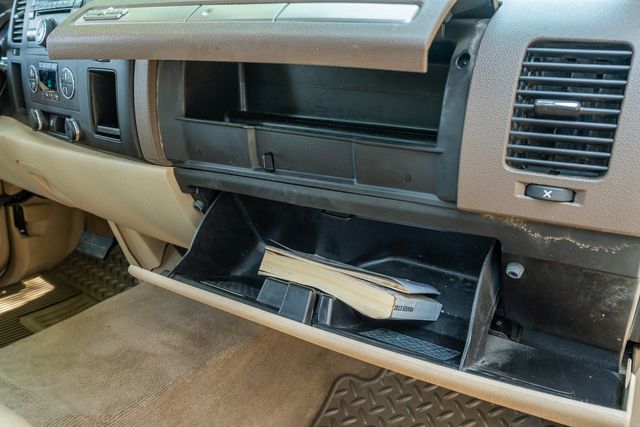 2013 GMC Sierra 1500 SLE White Diamond Edition / WELL SERVICED / RWD | Austin, TX | Rocky Mountain Truck Stop Austin 2013 GMC Sierra 1500 SLE White Diamond Edition / WELL SERVICED / RWD | Austin, TX | Rocky Mountain Truck Stop Austin