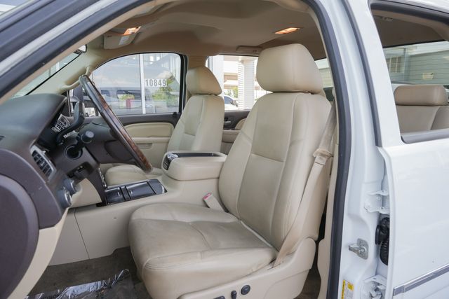 2013 GMC Sierra 3500HD Denali CREW CAB LONG BED DRW 4X4 / REGULAR SERVICE | Austin, TX | Rocky Mountain Truck Stop Austin