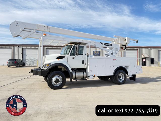 2013 International 7300 4X4 Bucket Truck