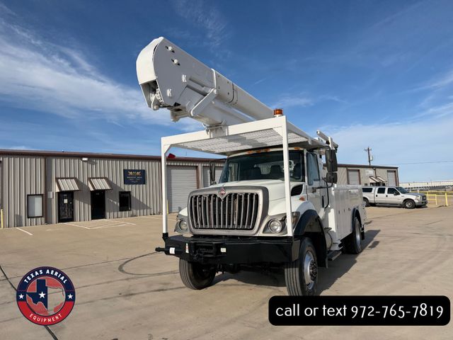 2013 International 7300 4X4 Bucket Truck