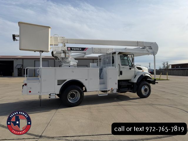 2013 International 7300 4X4 Bucket Truck