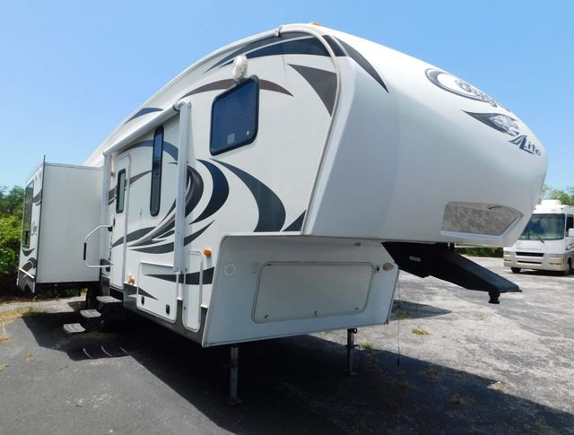 2013 Keystone Cougar X-Lite 28SGS | Hudson, Florida | R.V. World of Hudson Inc.