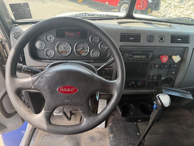 2013 Peterbilt 337